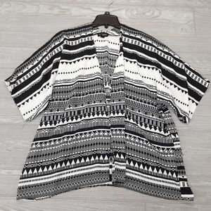 3/$20 I.N. Studio womens black and white shrug MP